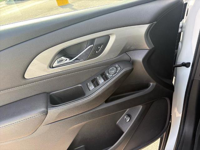 Used 2023 Chevrolet Traverse LT image 21