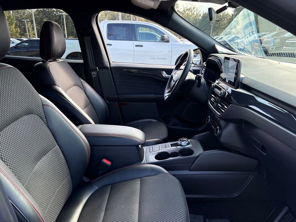 Certified 2025 Ford Escape ST-Line w/ Equipment Group 301A image 27