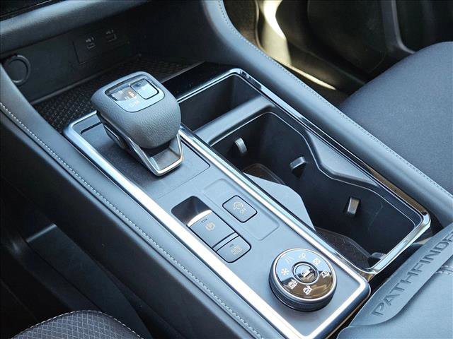 Used 2025 Nissan Pathfinder SV image 12