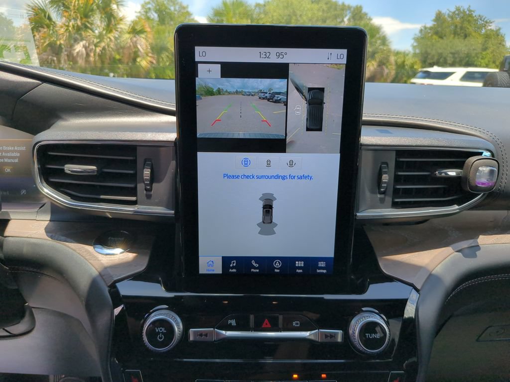 Certified 2022 Ford Explorer Platinum w/ Equipment Group 601A AWD/4WD image 24