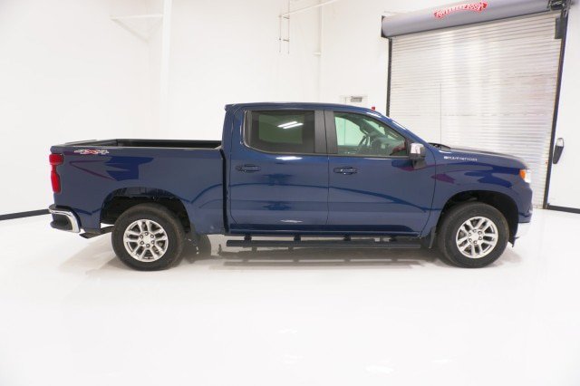 Used 2023 Chevrolet Silverado 1500 LT AWD/4WD image 4