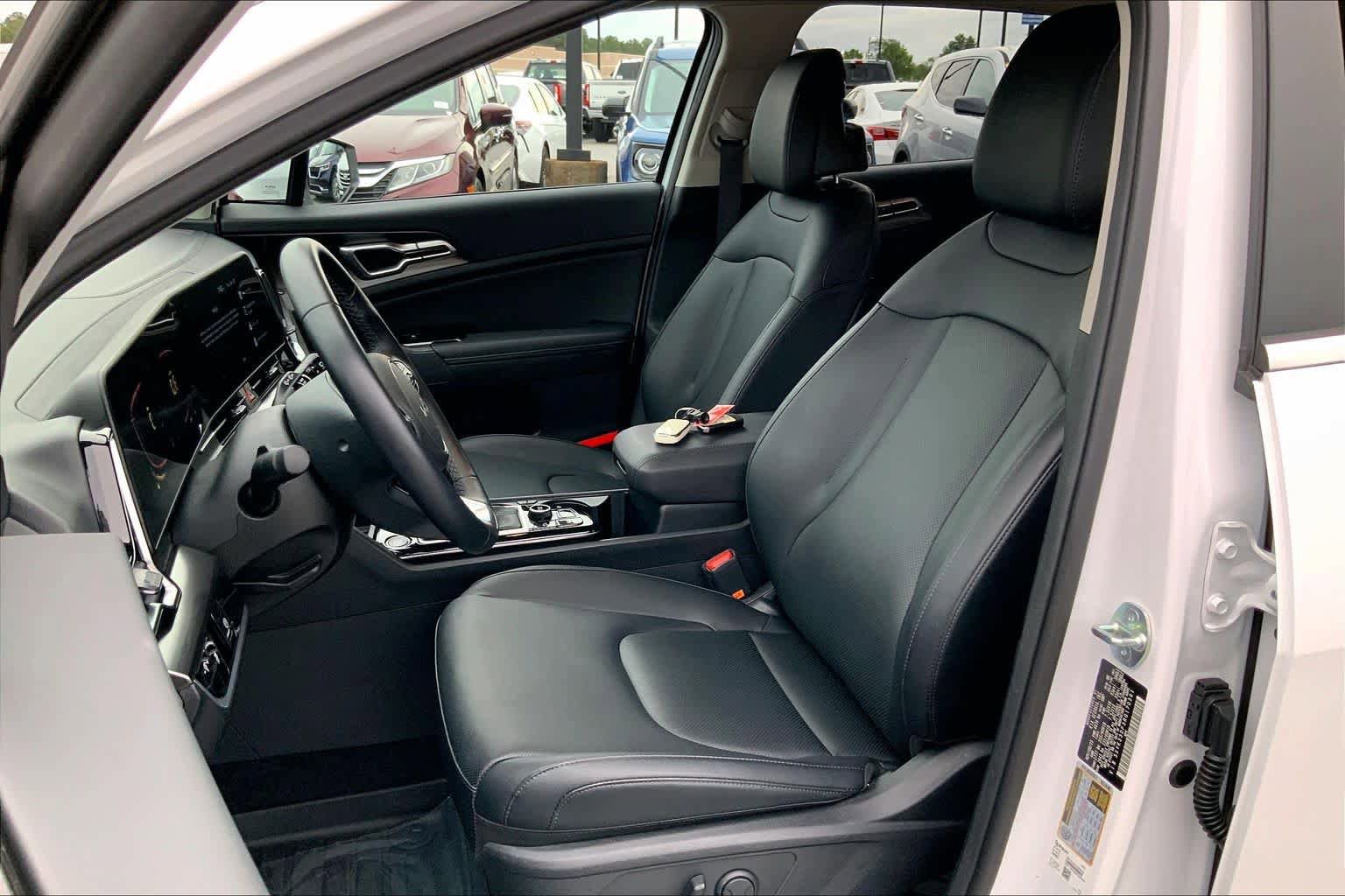 Used 2024 Kia Sportage EX FWD image 8