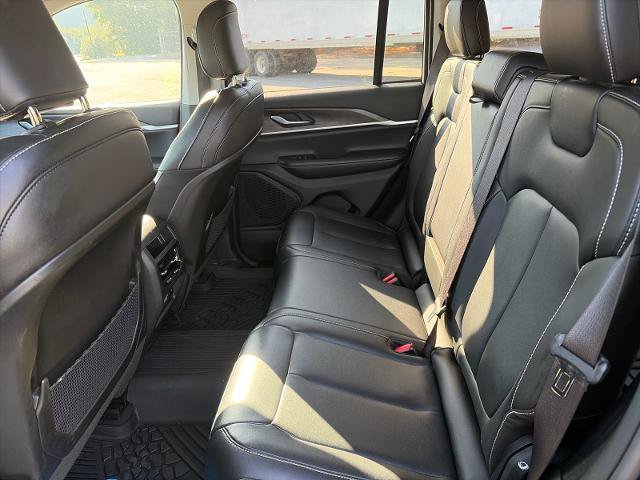 Used 2023 Jeep Grand Cherokee Limited AWD/4WD image 19