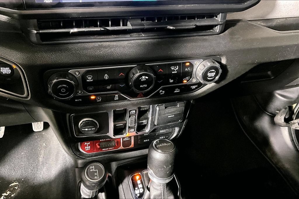 Used 2024 Jeep Gladiator Sport AWD/4WD image 25
