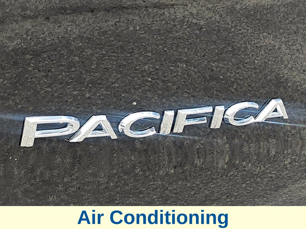 Used 2023 Chrysler Pacifica Limited FWD image 27
