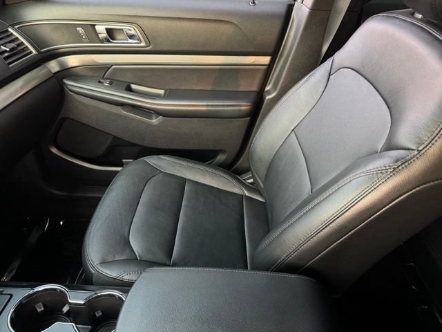 Certified 2018 Ford Explorer XLT w/ Equipment Group 202A AWD/4WD image 25