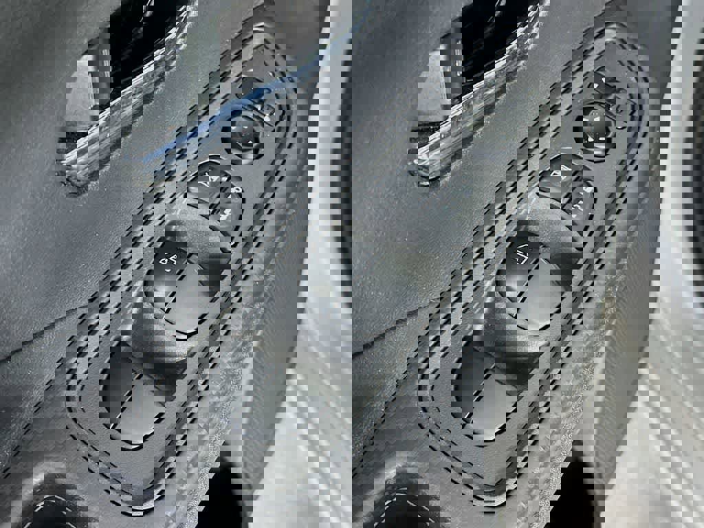 Used 2023 Nissan Versa SV image 26