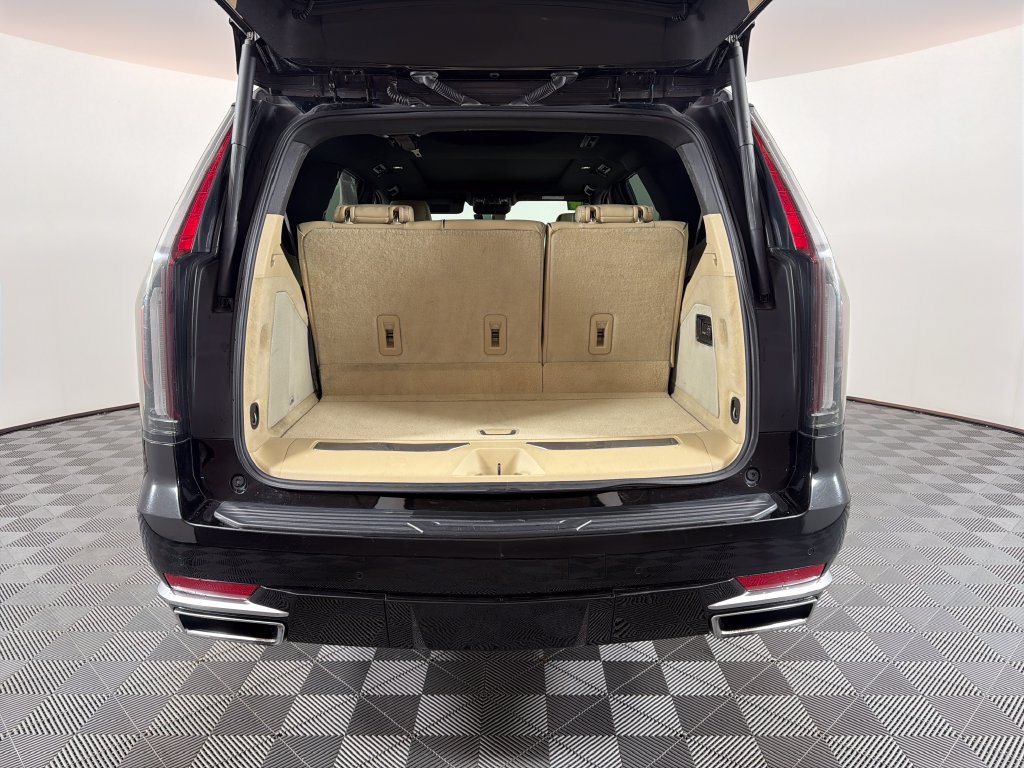 Used 2024 Cadillac Escalade Premium Luxury AWD/4WD image 27