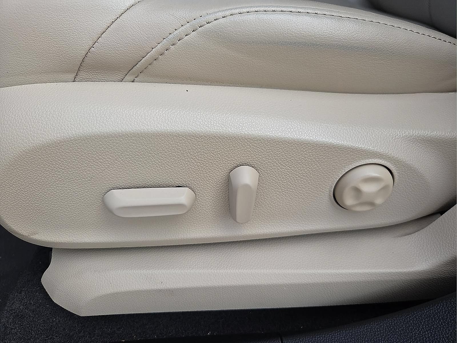 Used 2019 Buick Envision Essence FWD image 15