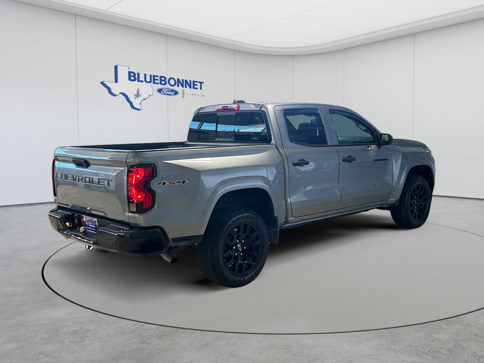 Used 2025 Chevrolet Colorado W/T w/ WT Custom Package AWD/4WD image 5