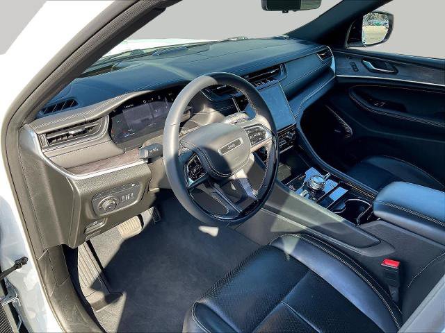 Used 2023 Jeep Grand Cherokee Overland w/ Advanced Protech Group III AWD/4WD image 19