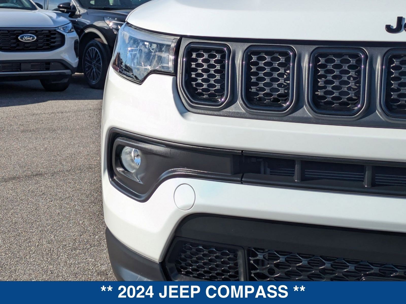 Used 2024 Jeep Compass Latitude w/ Convenience Group image 9
