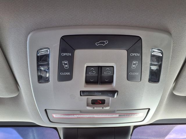 Used 2023 Toyota Sienna XLE w/ XLE Plus Package image 12