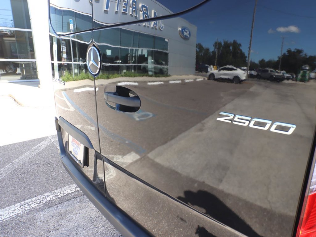 Used 2025 Mercedes-Benz Sprinter 2500 image 25