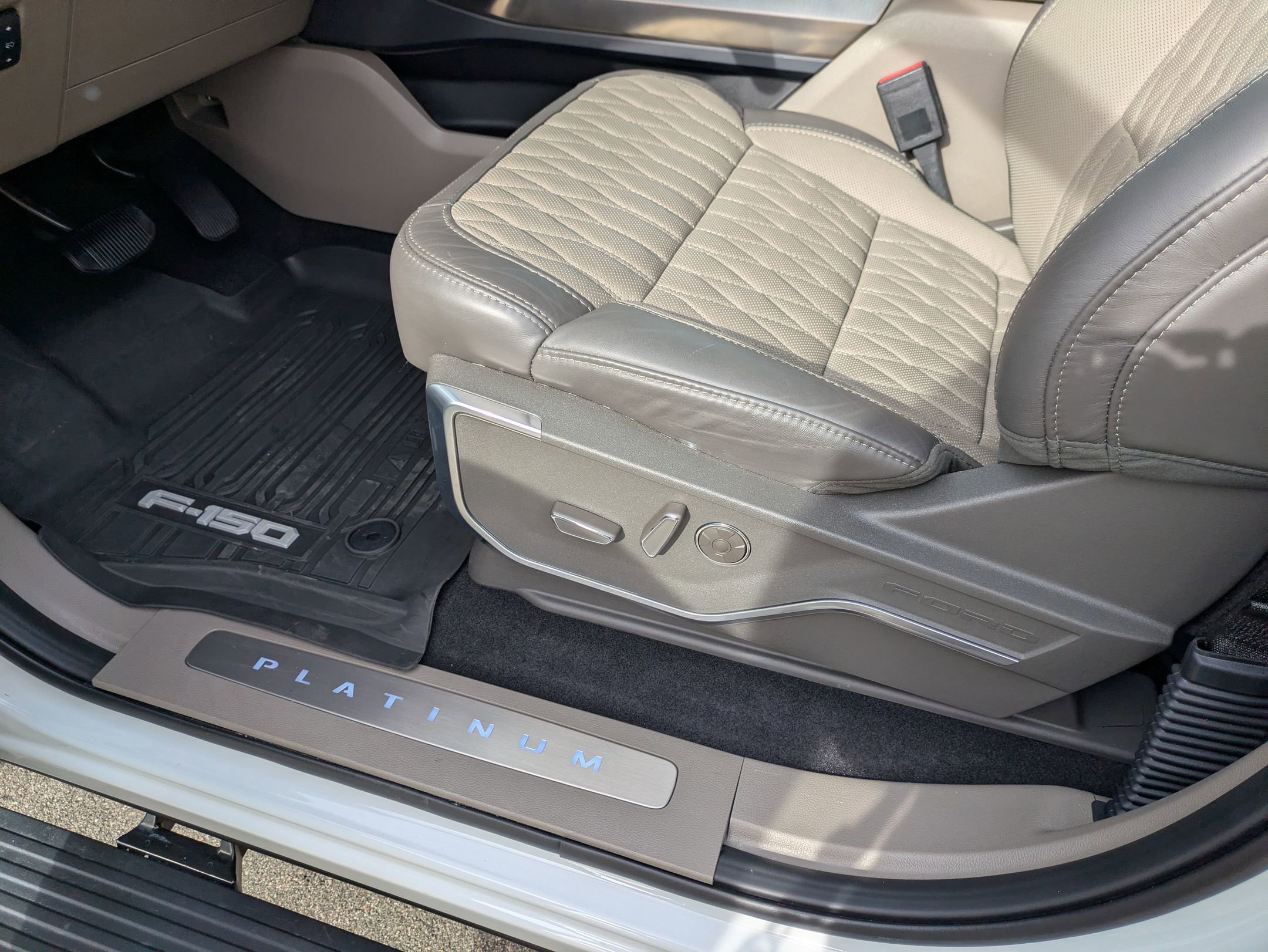 Certified 2025 Ford F150 Platinum w/ Equipment Group 703A Plus image 16