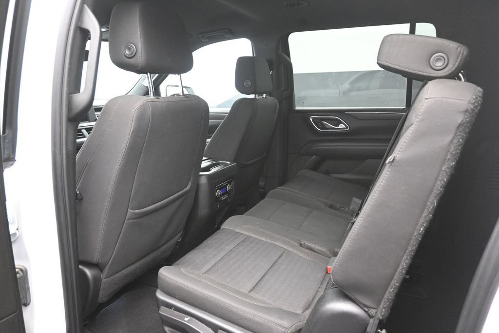 Used 2023 Chevrolet Suburban LS RWD image 2