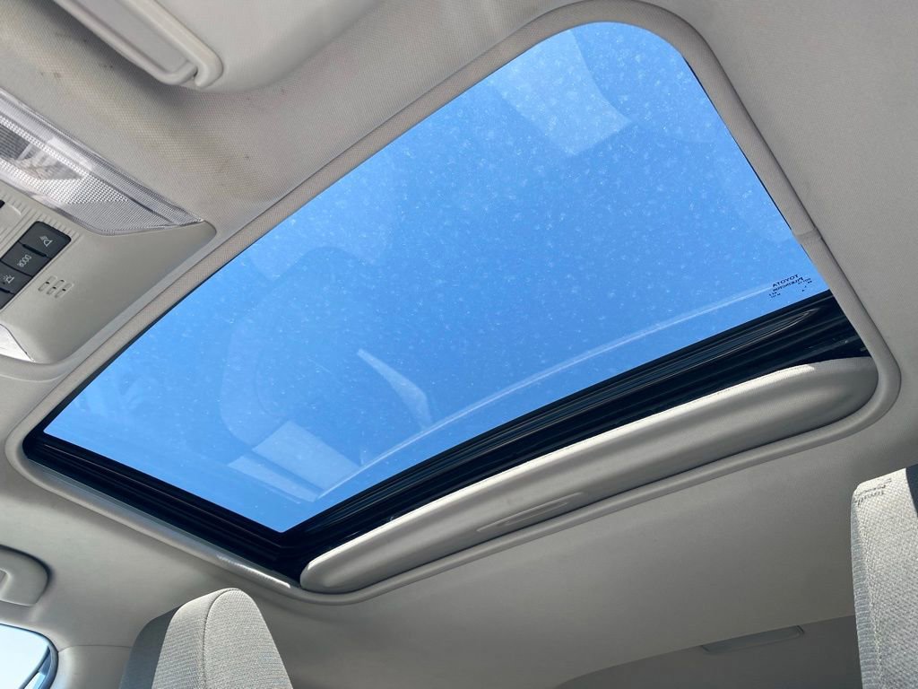 Used 2022 Toyota RAV4 XLE AWD/4WD image 24