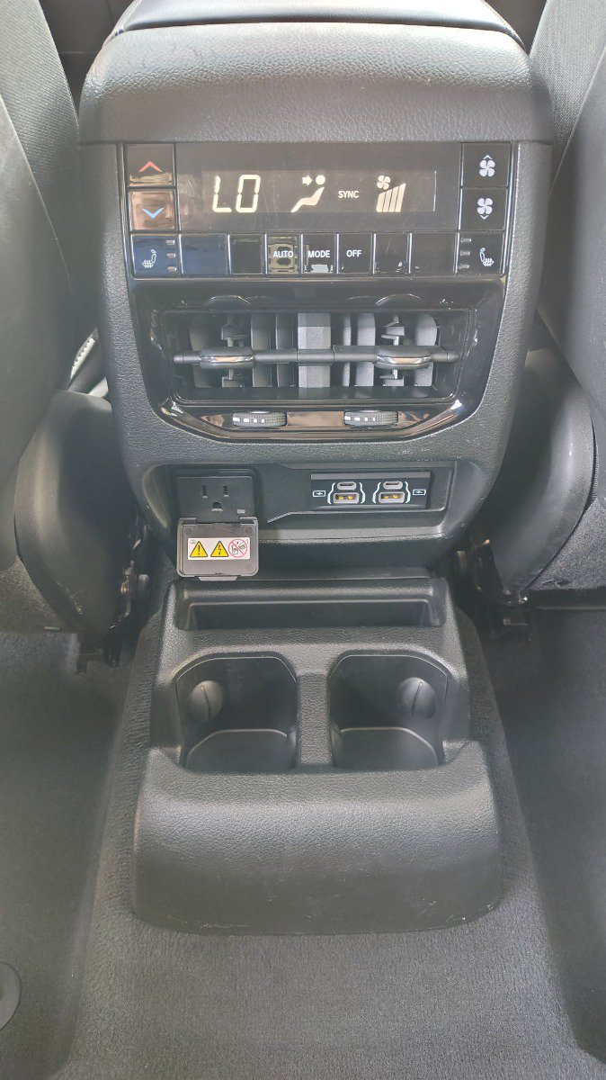 Used 2023 Jeep Grand Cherokee L Limited AWD/4WD image 29