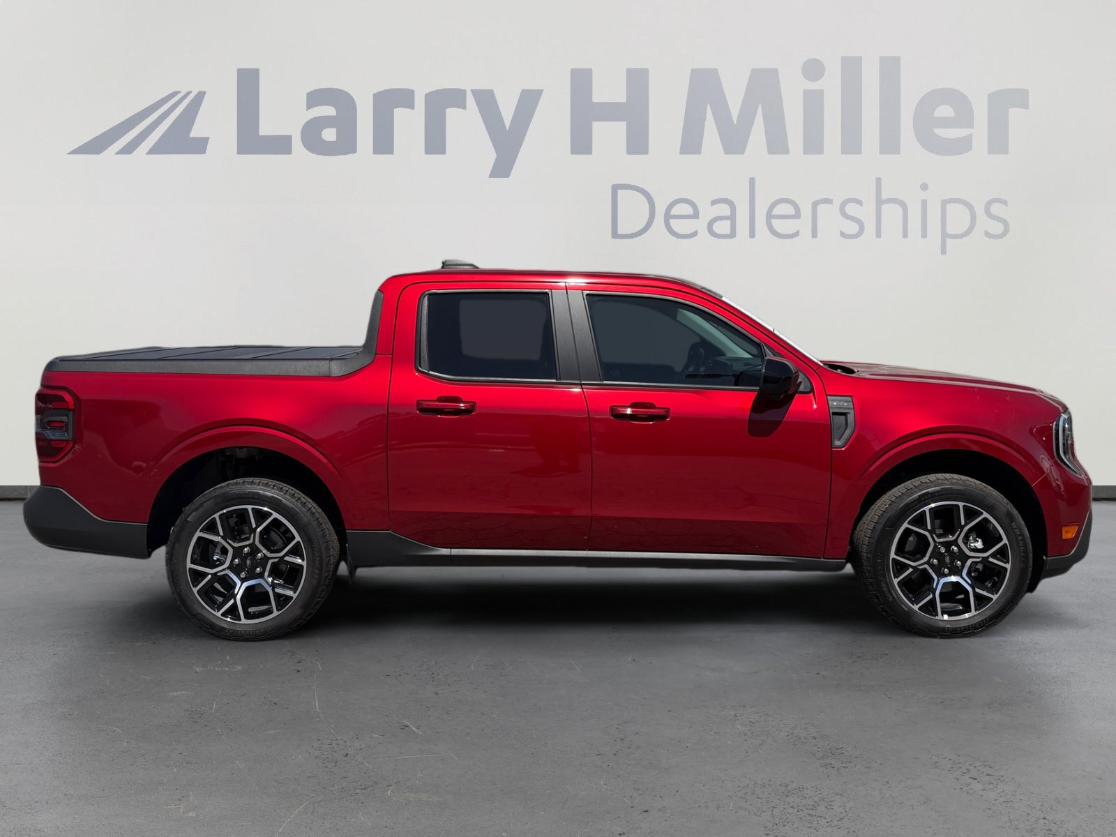 Certified 2025 Ford Maverick Lariat w/ 4K Tow Package AWD/4WD image 6