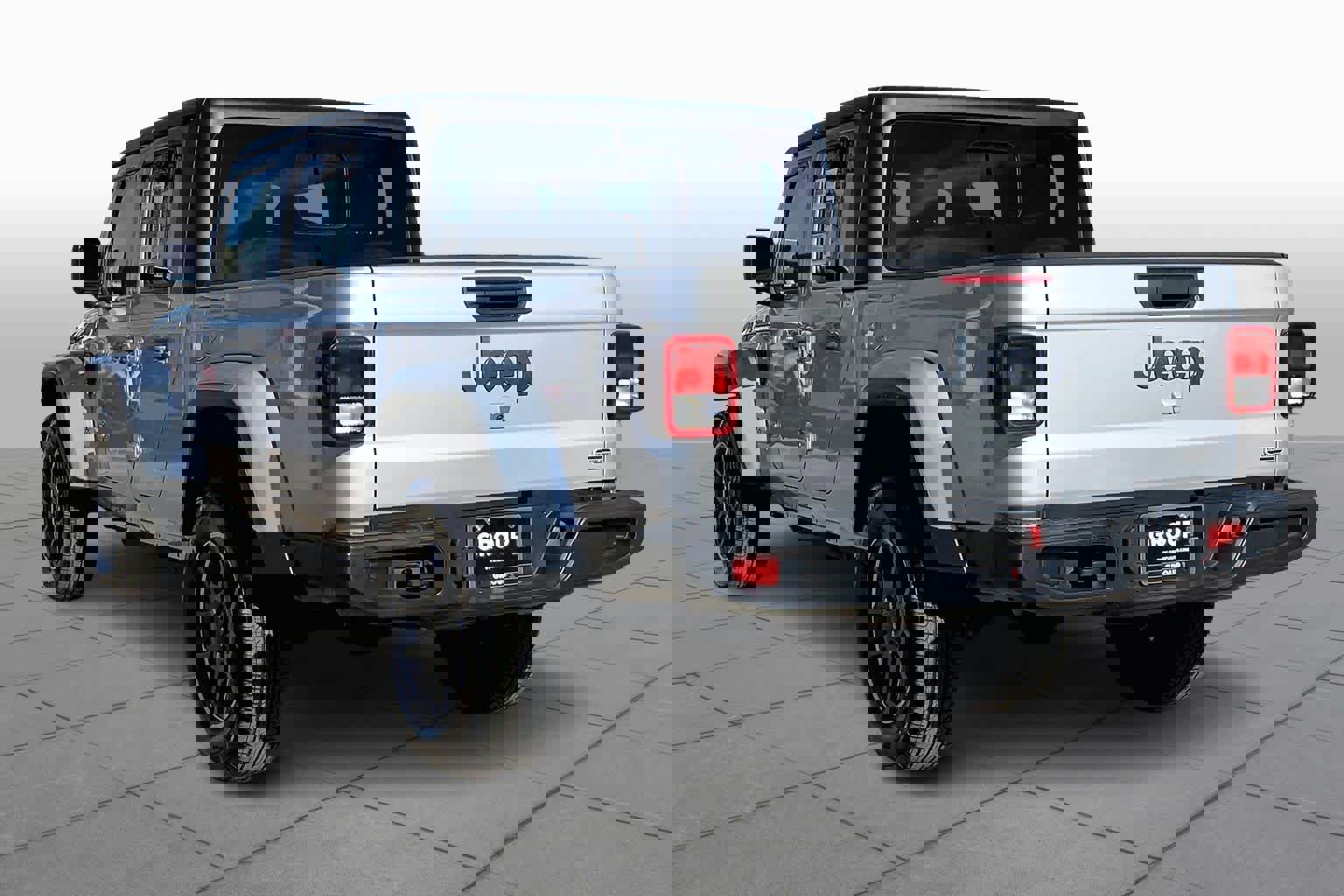 Used 2023 Jeep Gladiator Overland image 4