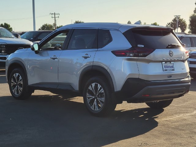 Used 2023 Nissan Rogue SV w/ SV Premium B Package FWD image 2