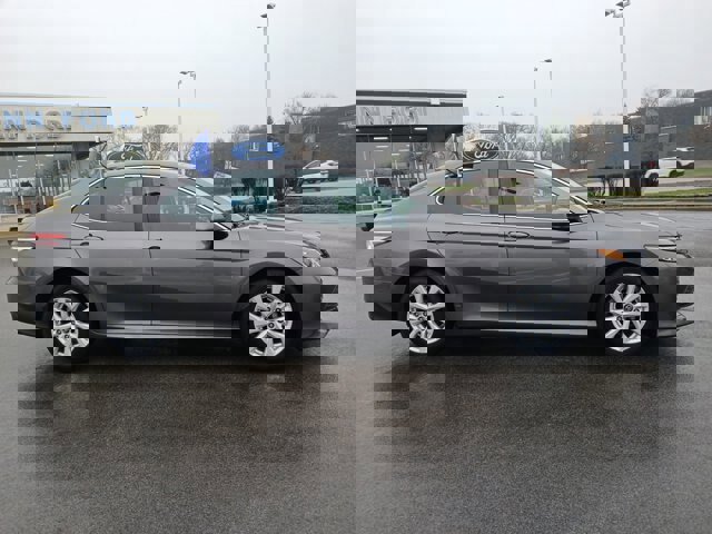 Used 2019 Toyota Camry LE FWD image 5