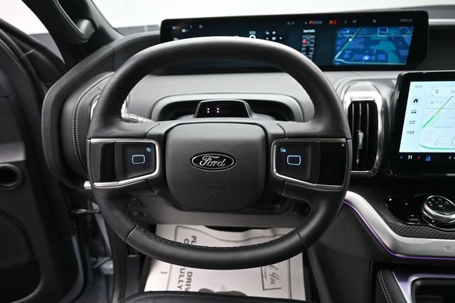 Certified 2026 Ford Expedition Platinum w/ Stealth Performance Package AWD/4WD image 15