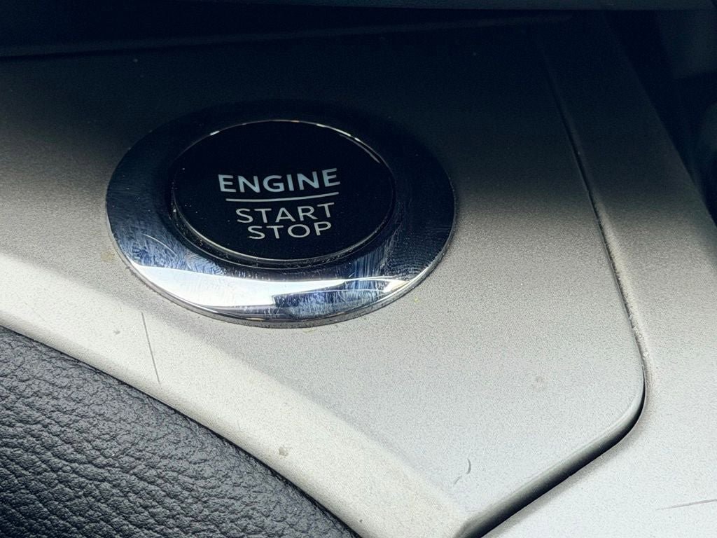 Certified 2022 Ford Explorer XLT w/ Equipment Group 202A RWD image 27