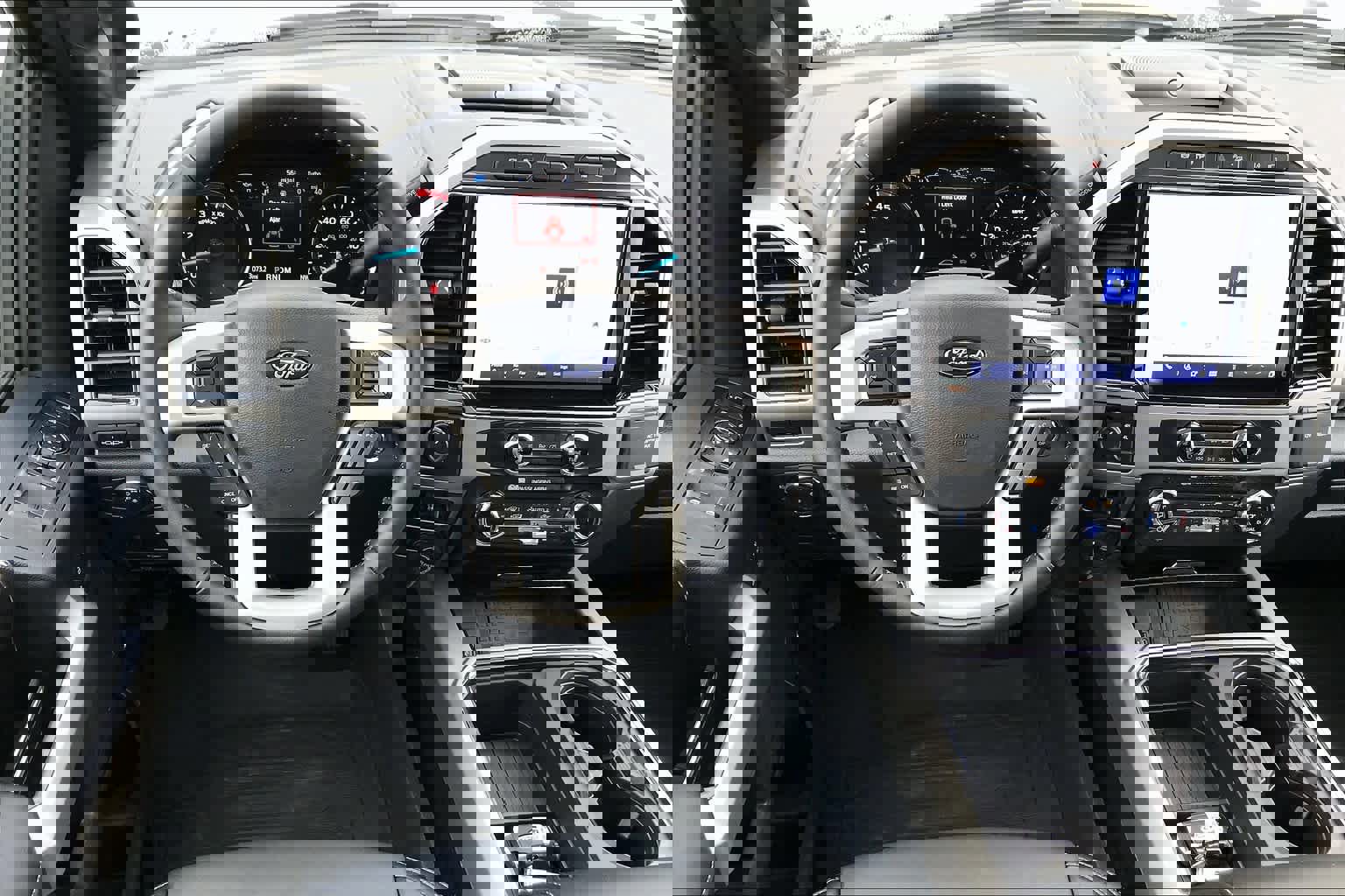 Certified 2022 Ford F350 Lariat w/ Black Appearance Package image 7