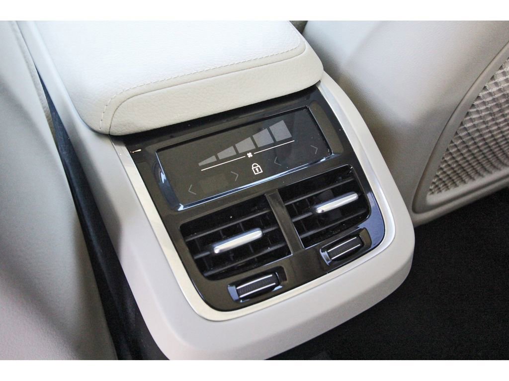 Used 2020 Volvo XC60 T6 Inscription w/ Protection Package Premier image 14