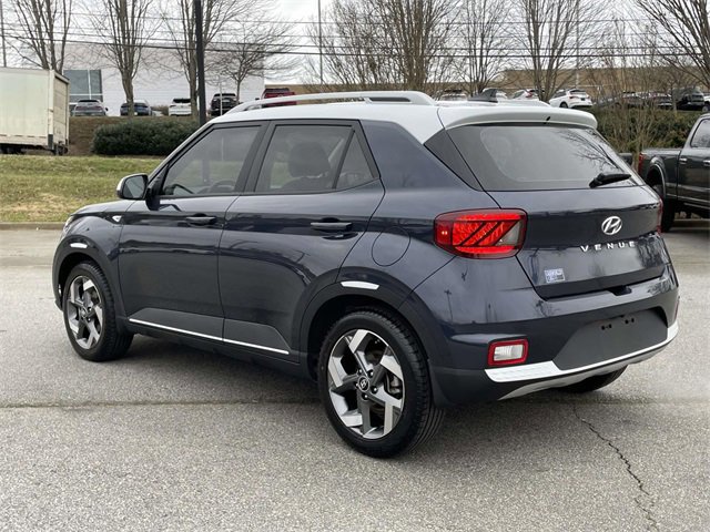Used 2022 Hyundai Venue Limited image 3