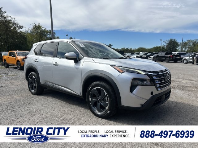 Used 2024 Nissan Rogue SV AWD/4WD image 1
