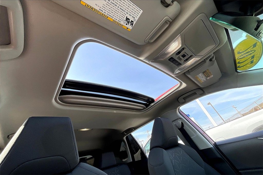 Used 2022 Toyota RAV4 XLE image 20