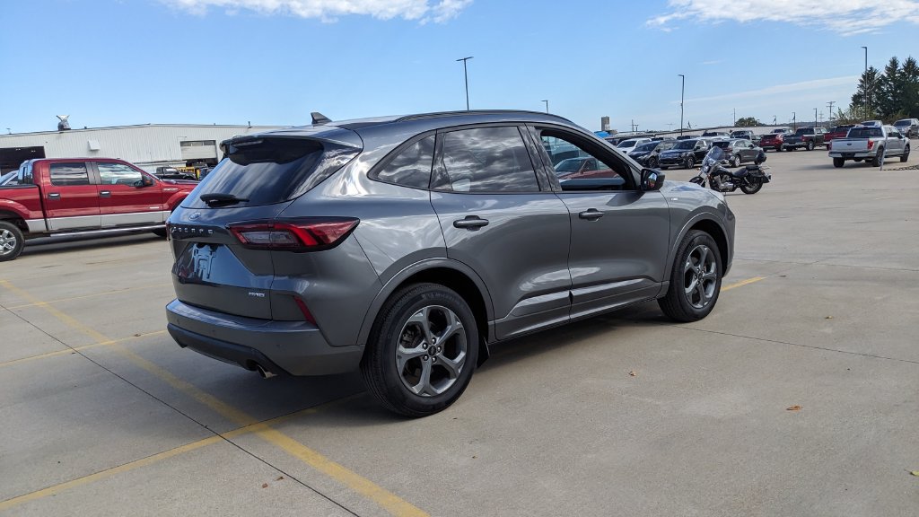 Certified 2024 Ford Escape ST-Line w/ Tech Pack #1 AWD/4WD image 3