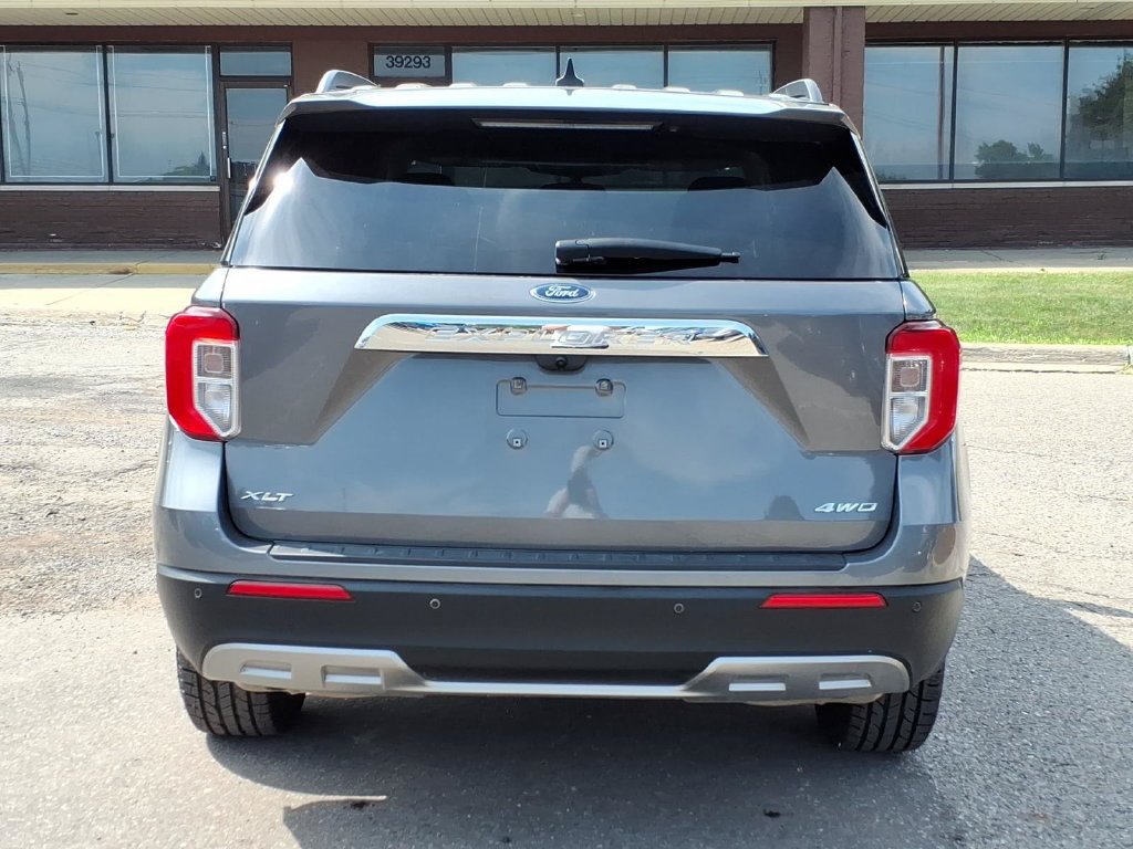 Certified 2023 Ford Explorer XLT w/ Equipment Group 202A AWD/4WD image 4