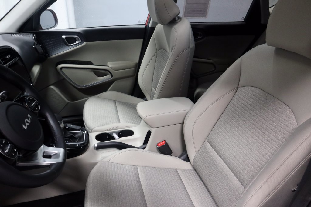 Used 2025 Kia Soul EX FWD image 25