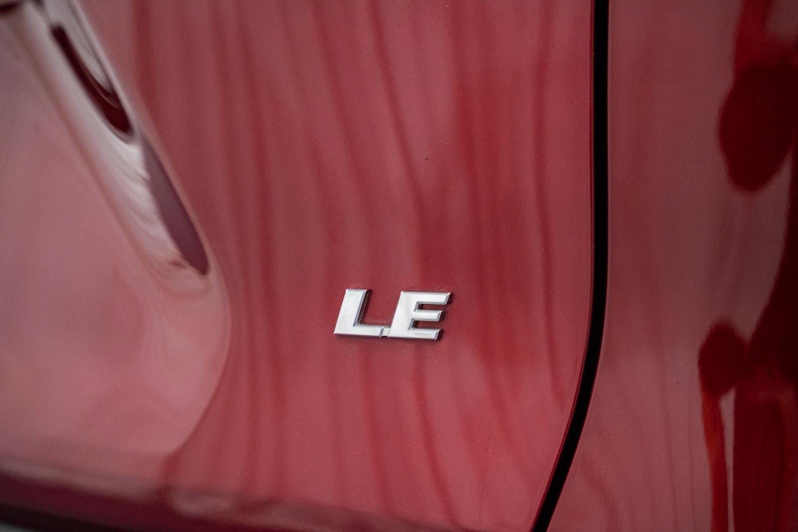 Used 2021 Toyota RAV4 LE image 17