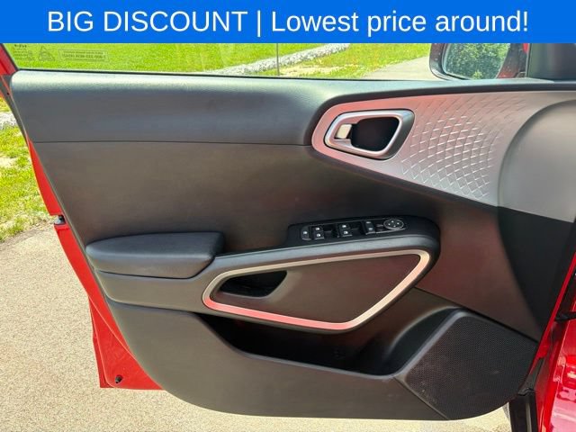 Used 2024 Kia Soul LX w/ Option Group 015 FWD image 16