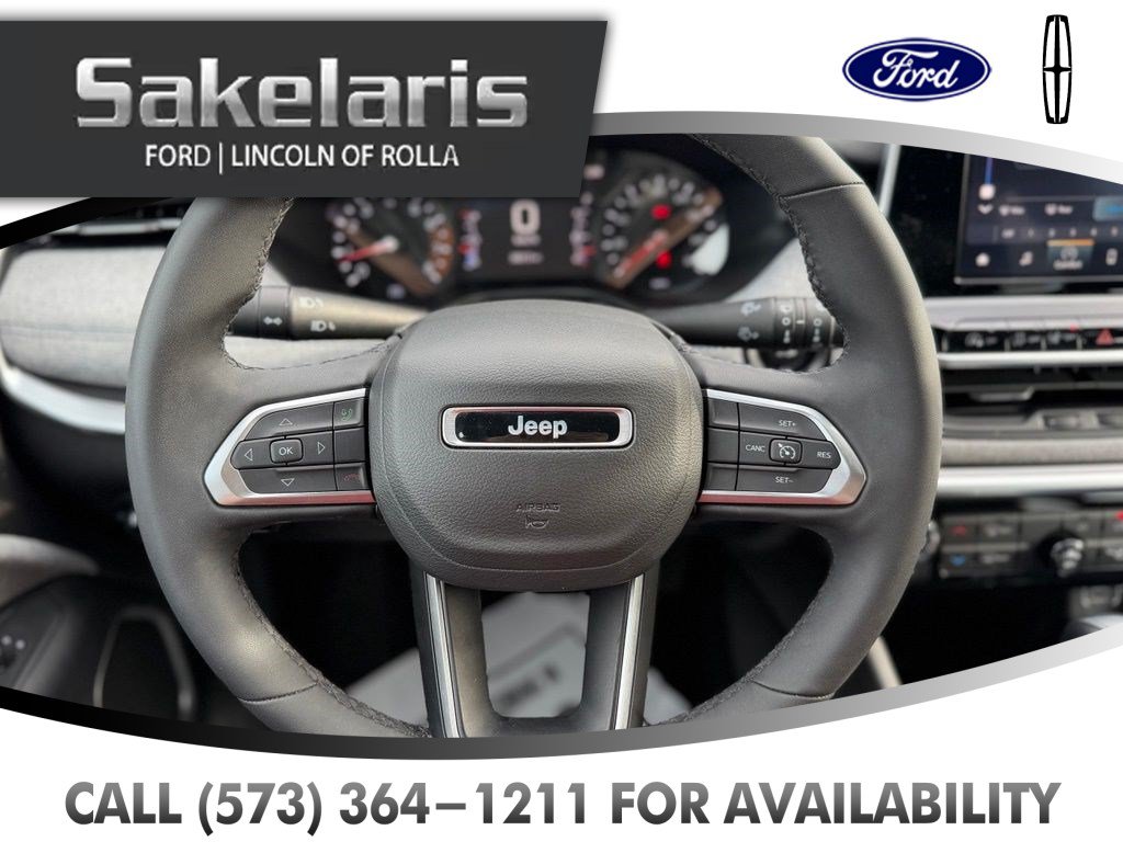 Used 2025 Jeep Compass Latitude AWD/4WD image 15