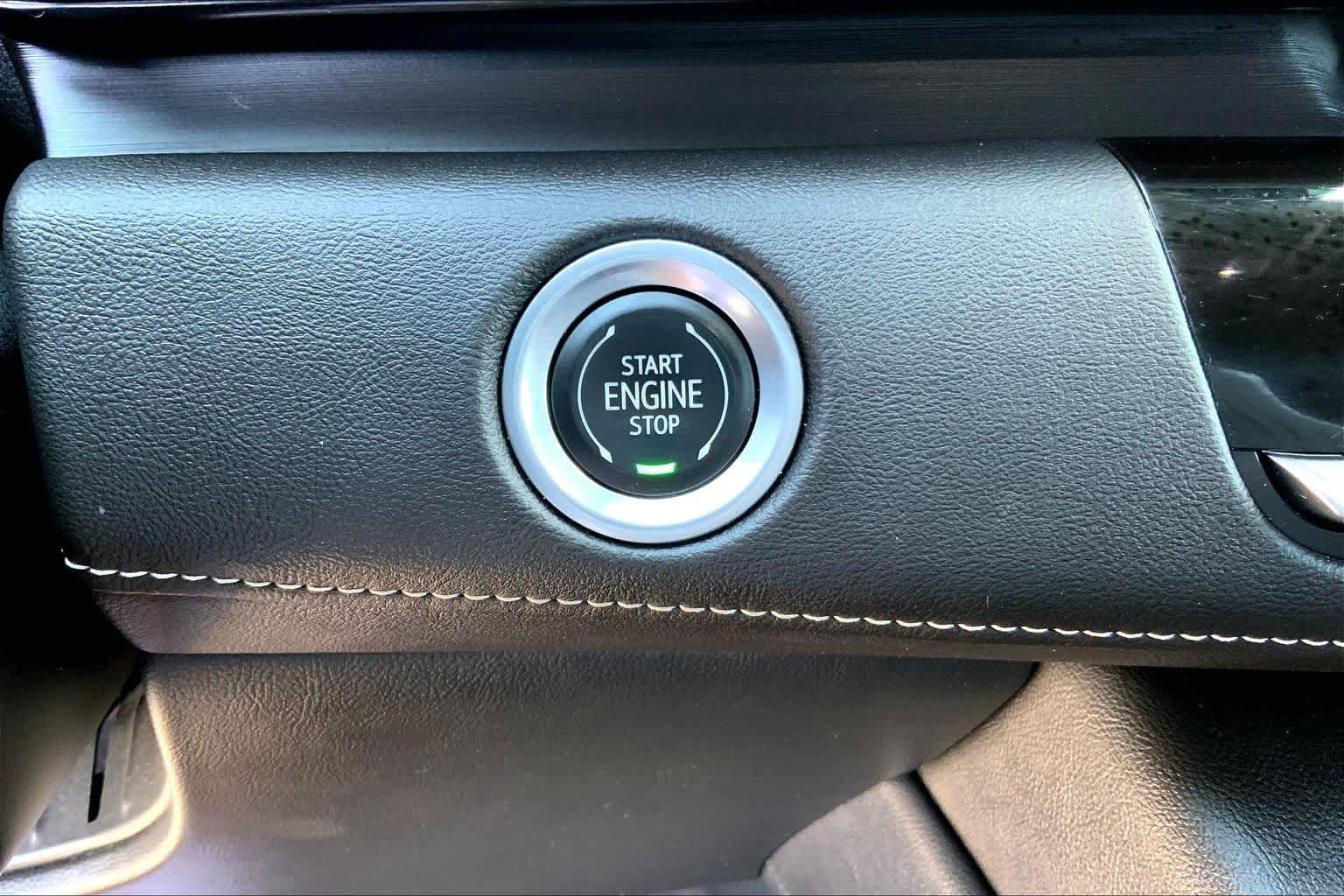 Used 2023 Cadillac Escalade Sport AWD/4WD image 32