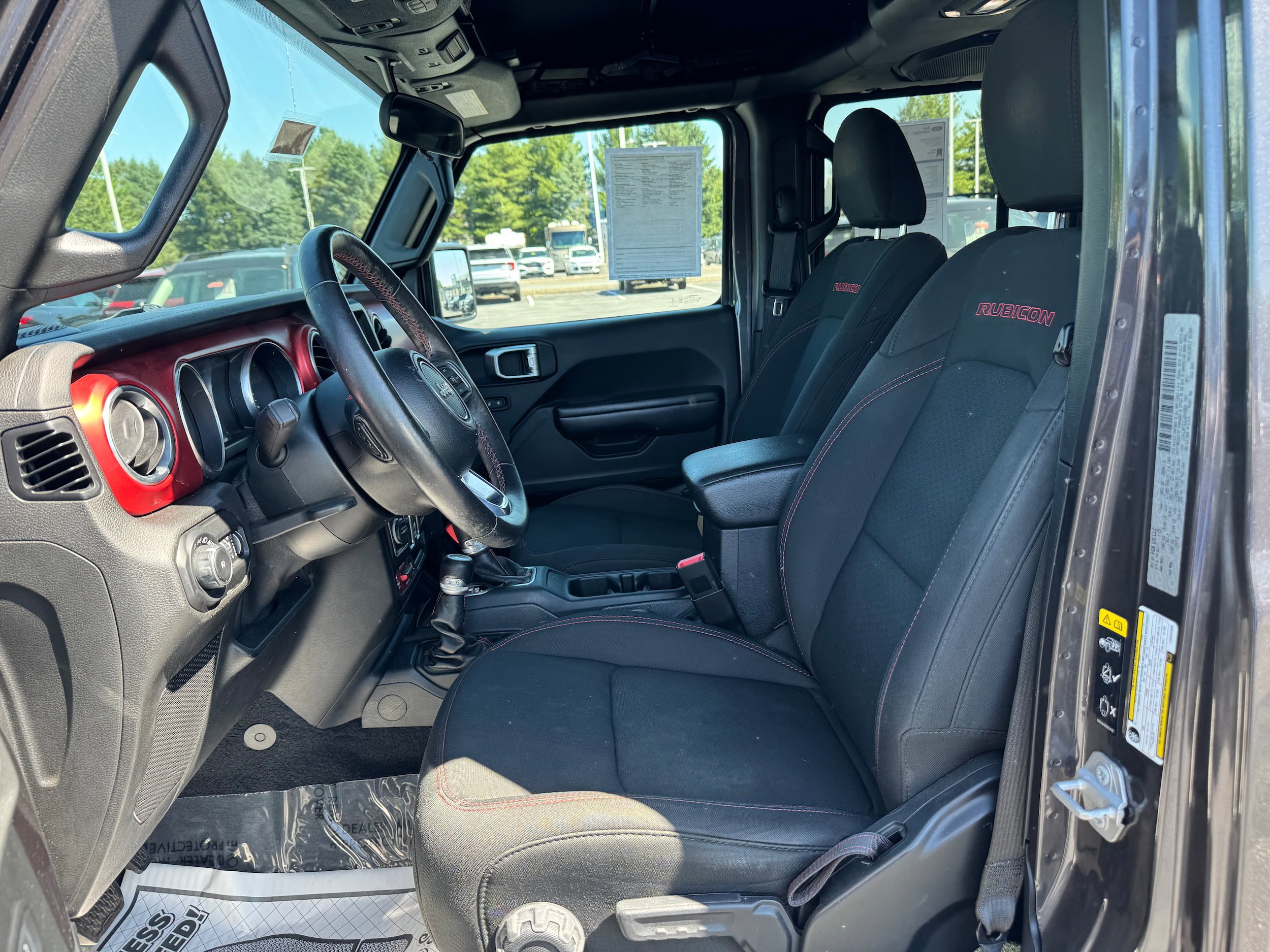 Used 2020 Jeep Wrangler Unlimited Rubicon w/ Dual Top Group AWD/4WD image 11