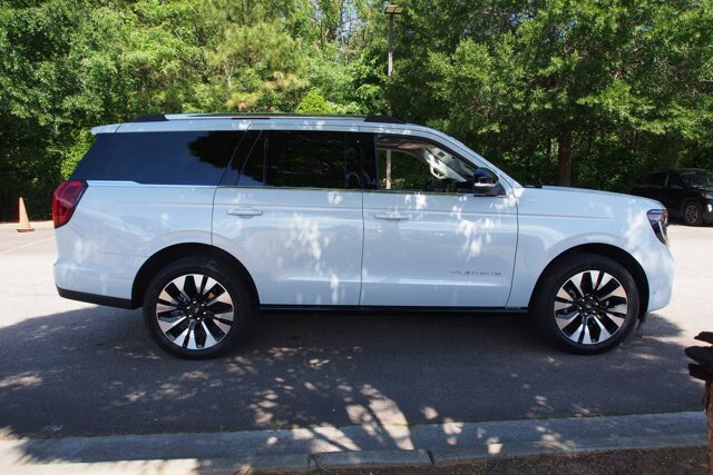 Certified 2025 Ford Expedition Platinum w/ Driver's Package AWD/4WD image 8