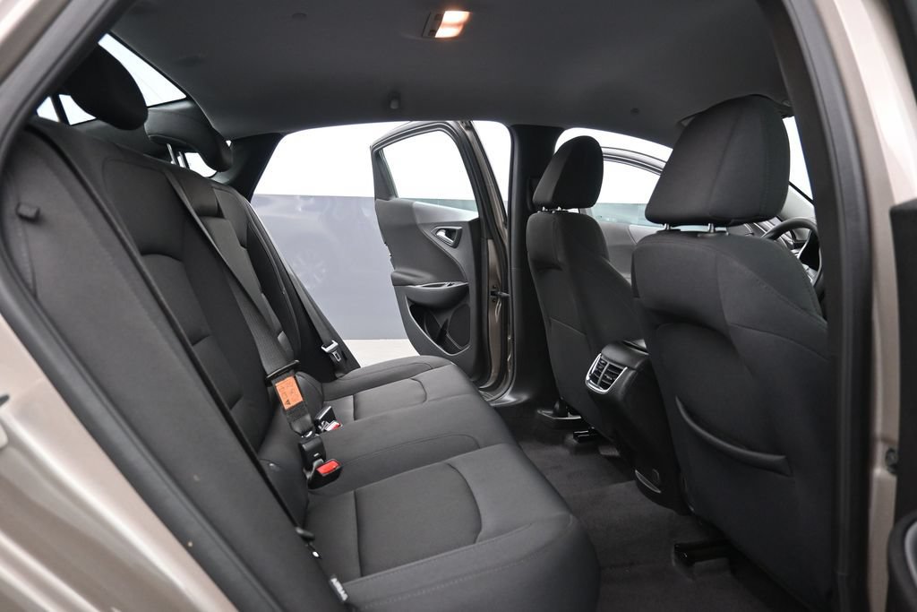 Used 2025 Chevrolet Malibu LT FWD image 4