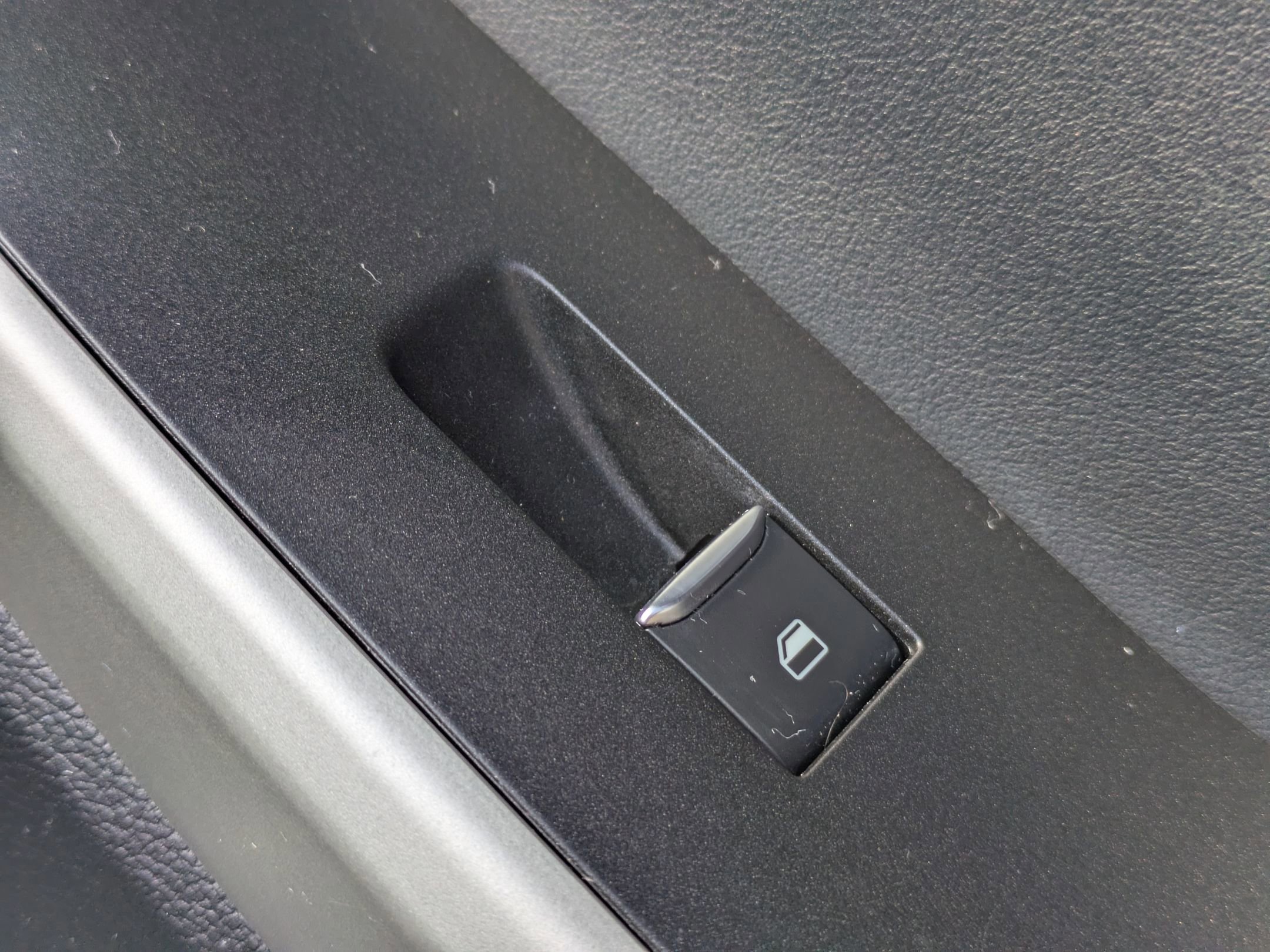 Certified 2022 Ford Explorer Limited w/ Equipment Group 301A image 40