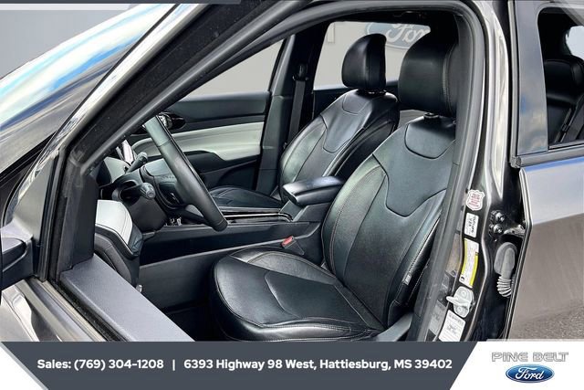 Used 2023 Jeep Compass Limited image 18