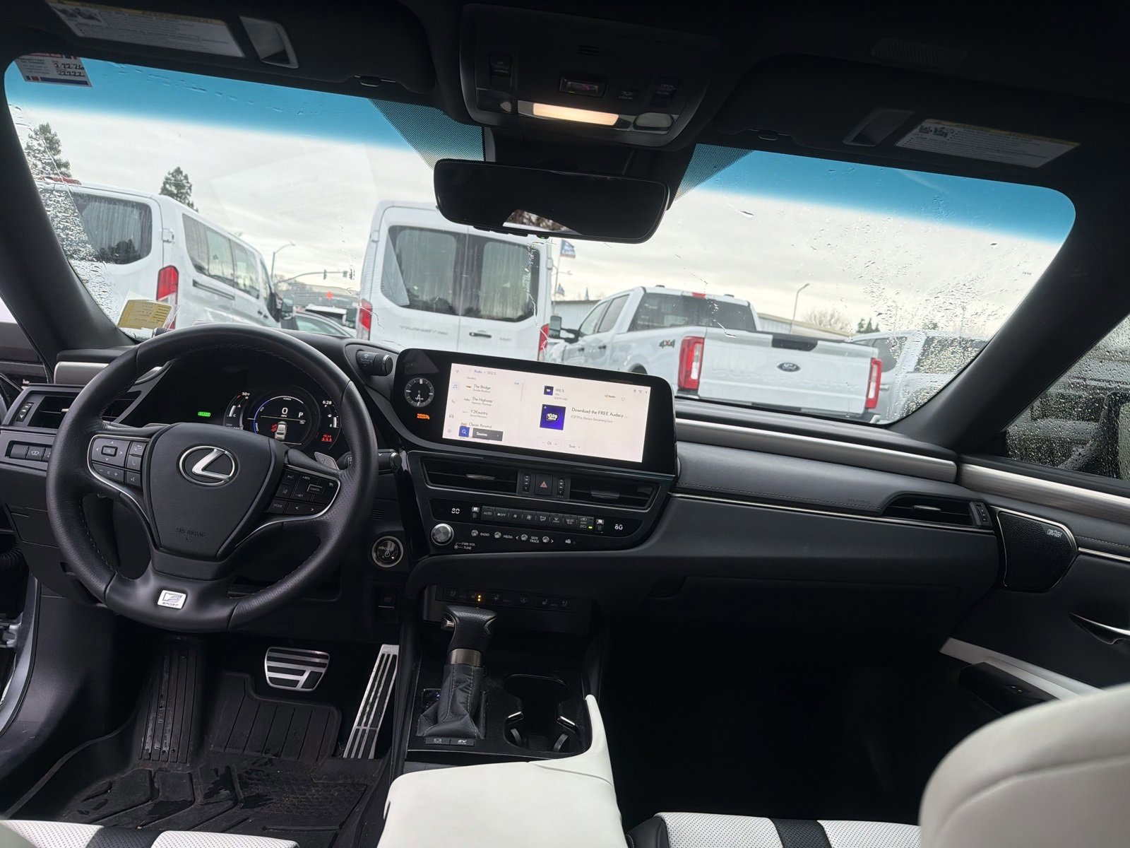 Used 2024 Lexus ES 300h F Sport image 11