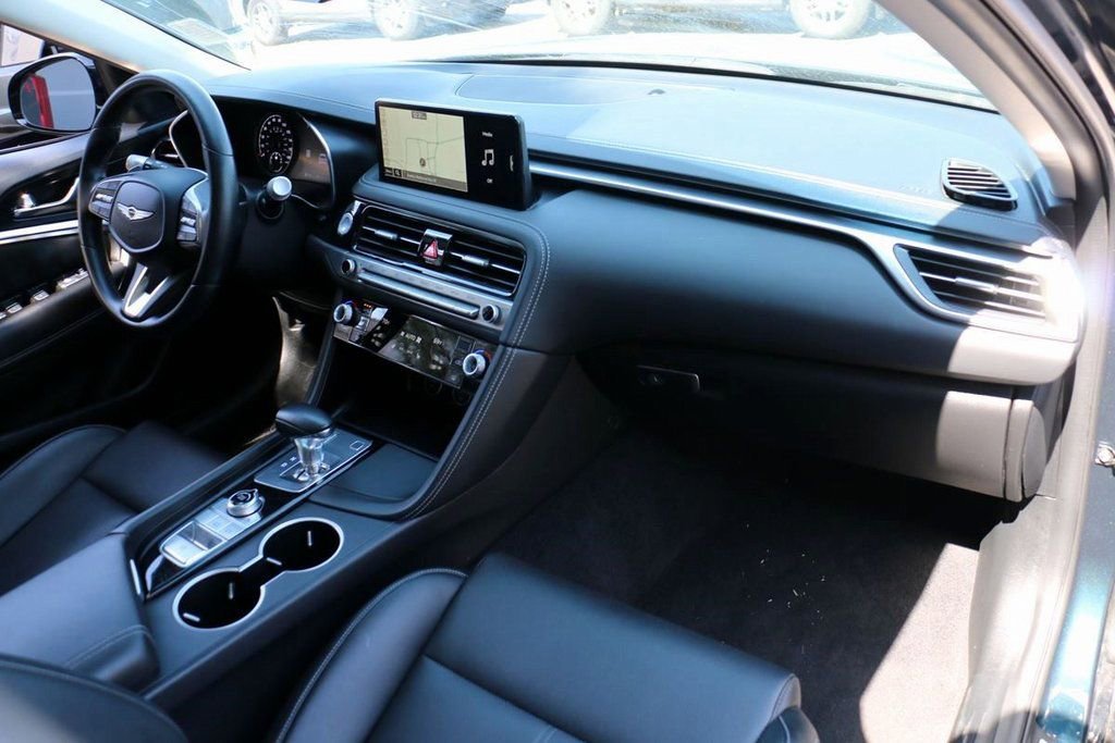 Used 2025 Genesis G70 2.5T image 31