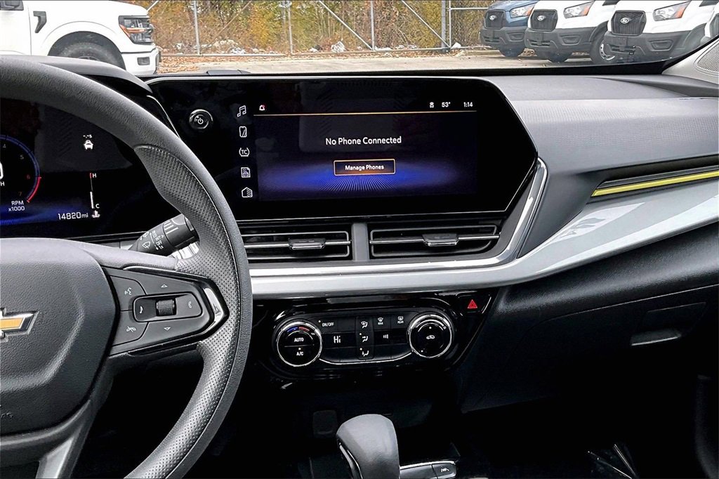 Used 2025 Chevrolet Trax LT image 6