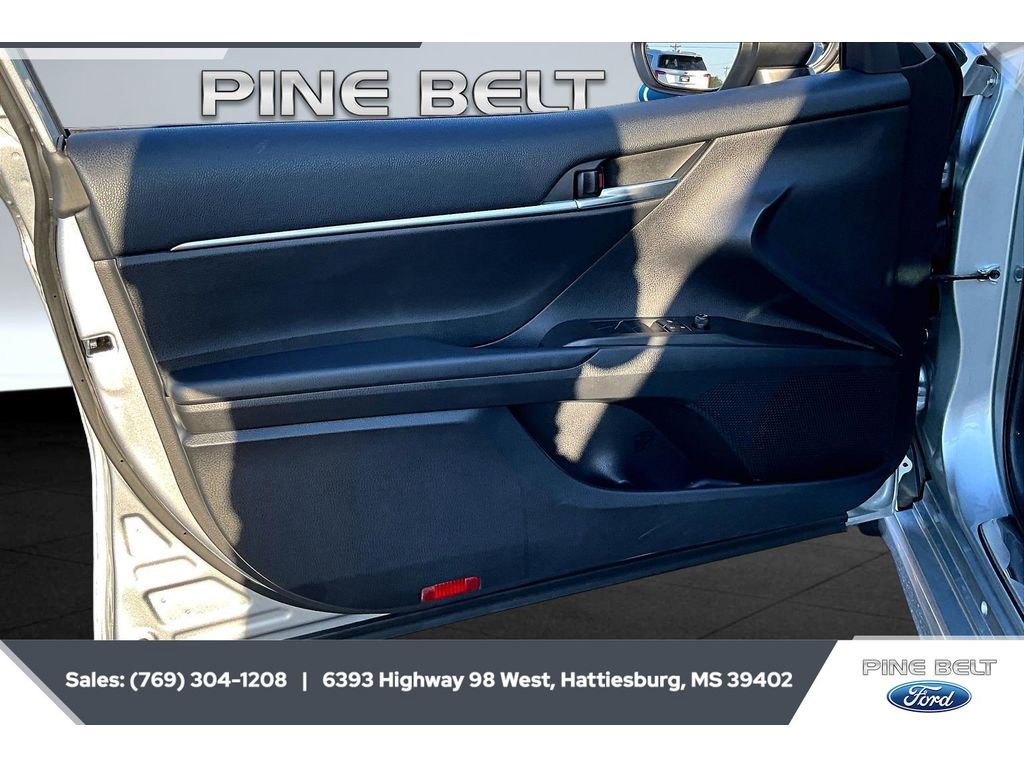 Used 2022 Toyota Camry SE FWD image 17