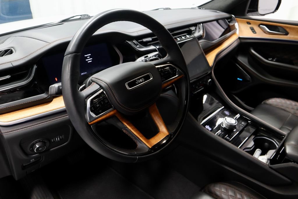 Used 2022 Jeep Grand Cherokee Summit AWD/4WD image 26